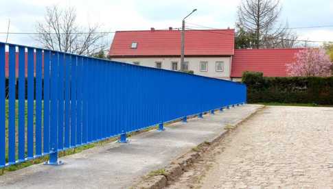 Nowe barierki mostowe w Kłaczynie